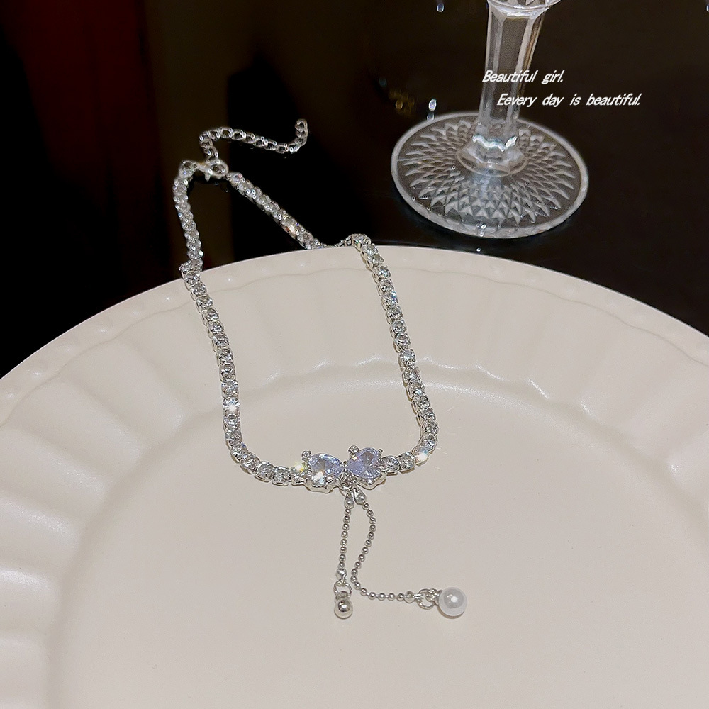 Bow pearl necklace, a versatile, light luxury and niche design for women, a new high-end neckchain and collarbone chain accessory from Yiwu Application Scenario