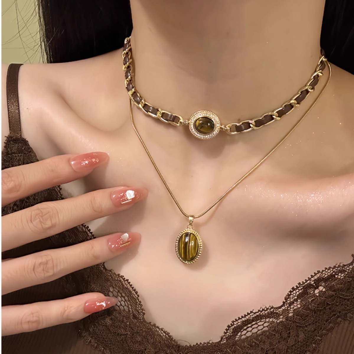 A light luxury retro tiger's eye stone plain chain Maillard double-layer layered necklace with a unique design and elegant sweater chain Specification drawing