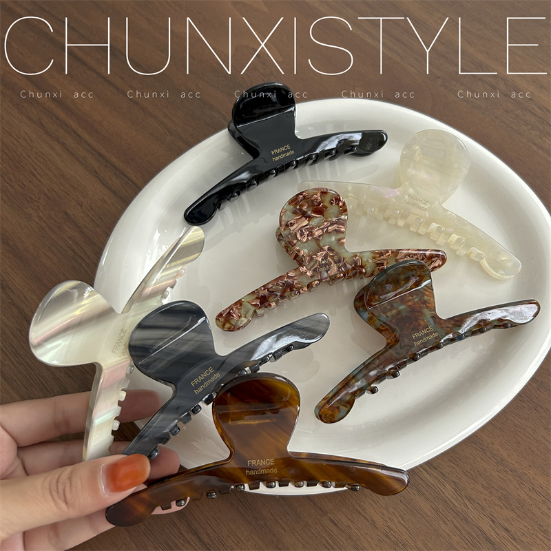 Retro acetate gripper, large size, internet-famous style, shark clip, women's high-end, exquisite clip headwear, hairpin at the back of the head Application Scenario