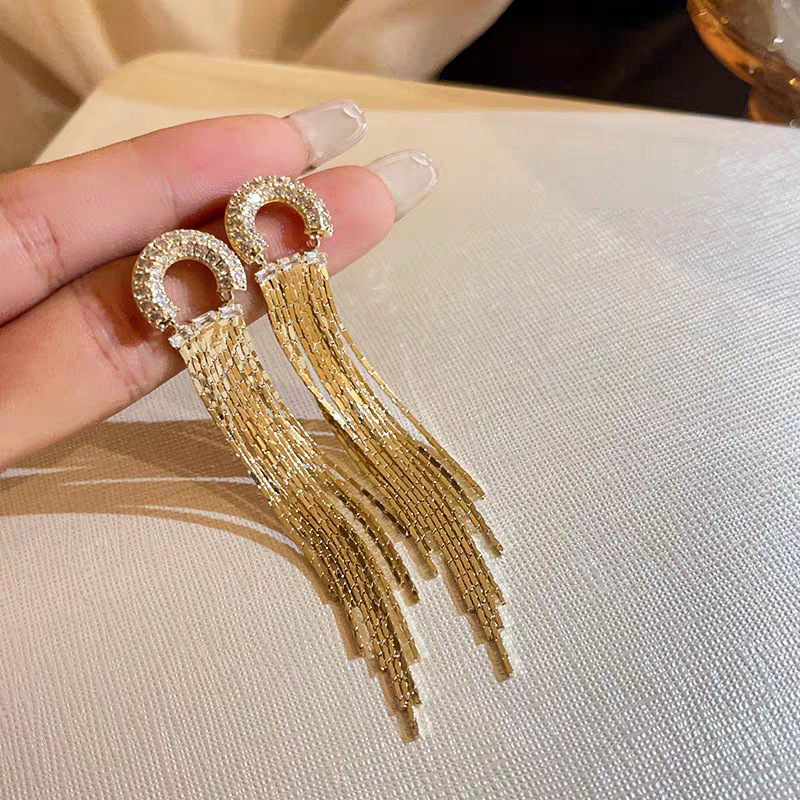 Light luxury, versatile, high-end and elegant, sparkling diamond geometric long tassel stud earrings, women's Instagram trendy, exaggerated and personalized, internet-famous earrings Specification drawing