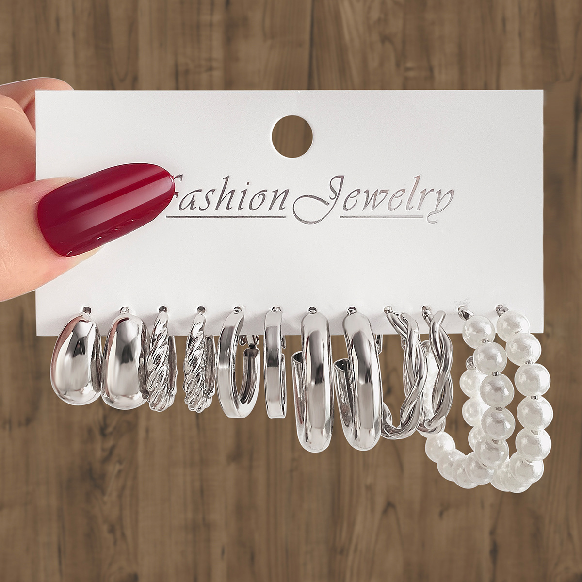 A 6-piece set of European and American cross-border pearl-inlaid geometric women's earrings, retro French gold ear rings and stud earrings for women full figure