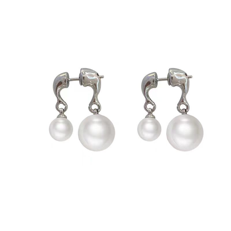 French retro double-pair pearl stud earrings, a new 2025 bestseller, unique earrings, stylish and versatile earrings for women Item Picture