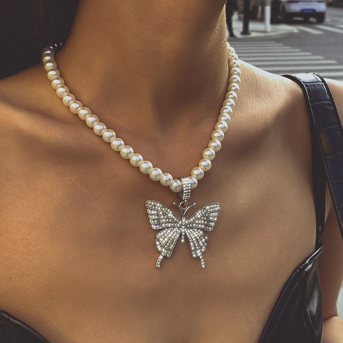 European and American cross-border jewelry: Simple single-layer tassel versatile necklace, elegant and stylish for women, diamond-encrusted butterfly pearl necklace full figure