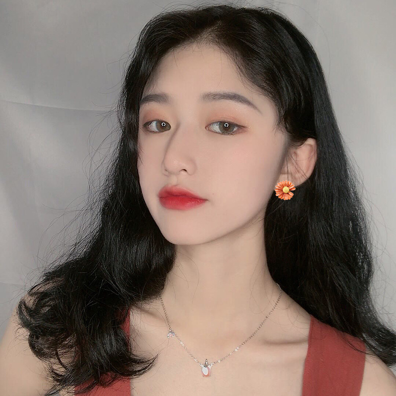 Chrysanthemum stud earrings, Korean style, small Daisy earrings for women, simple Hyuna, small and individual, 2025 new internet-famous earrings Specification drawing