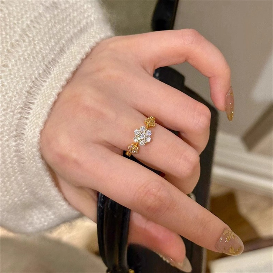 French super sparkling six-petal flower ring with full diamonds, 925 silver, exquisite, light luxury and high-end feel, slightly inlaid zircon flower ring Specification drawing