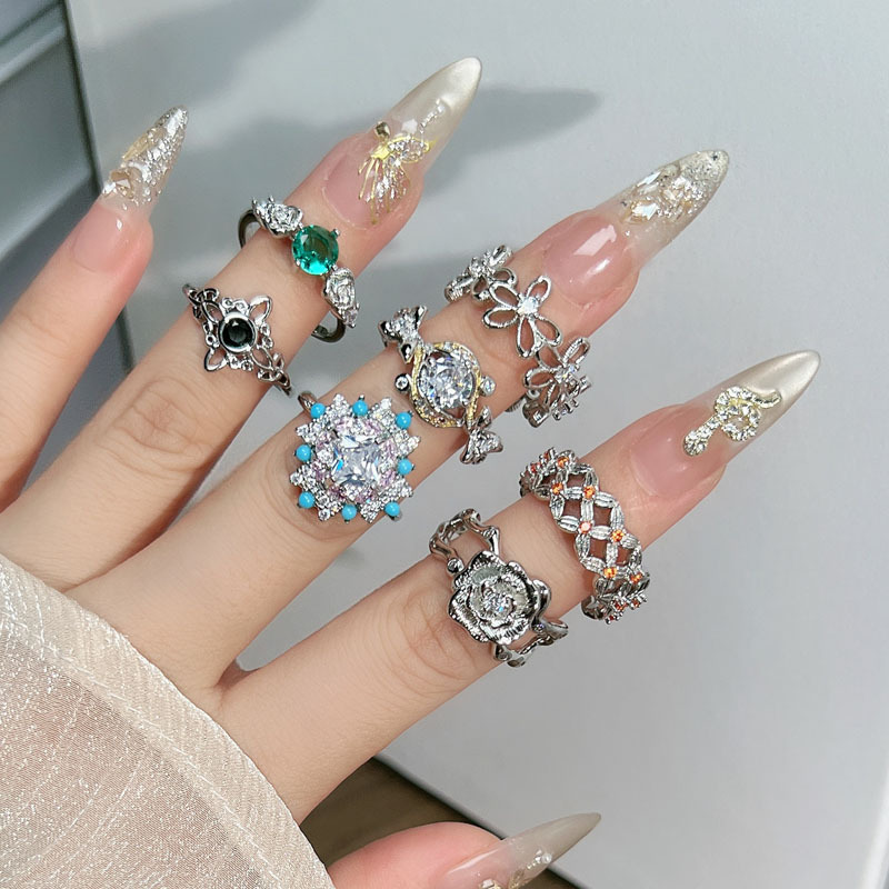 A light and luxurious blue pine hairpin with flowers, a fashionable and niche two-color ring, a unique and elegant floral ring for women Specification drawing