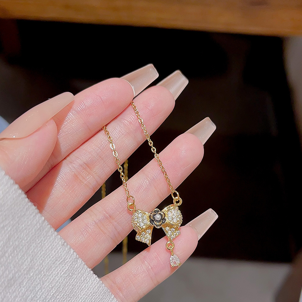 Bow pendant, light luxury and niche design sense, new collarbone chain, popular neckchain accessory, elegant necklace accessory for women details Picture