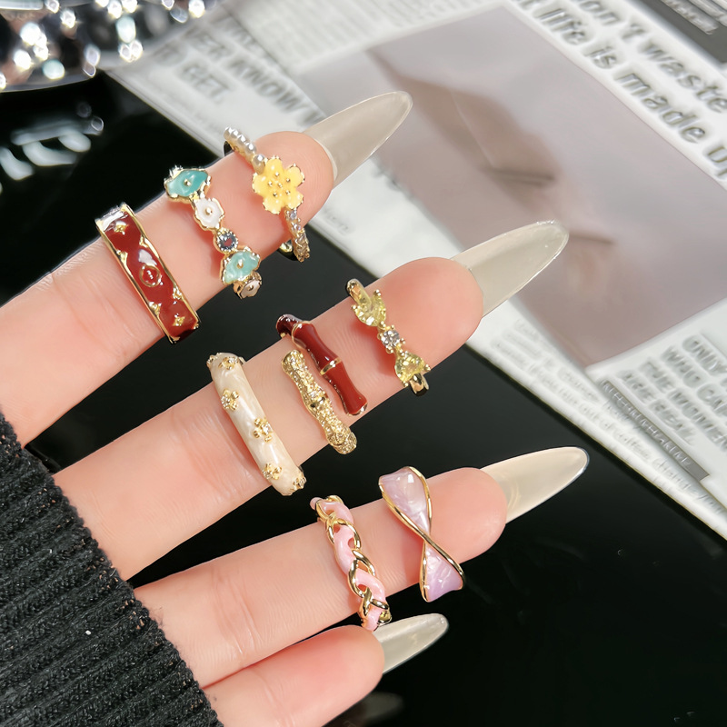 The 2025 new product is a unique and distinctive enamel oil drip ring, a light luxury, fashionable, versatile and high-end ring for girls details Picture