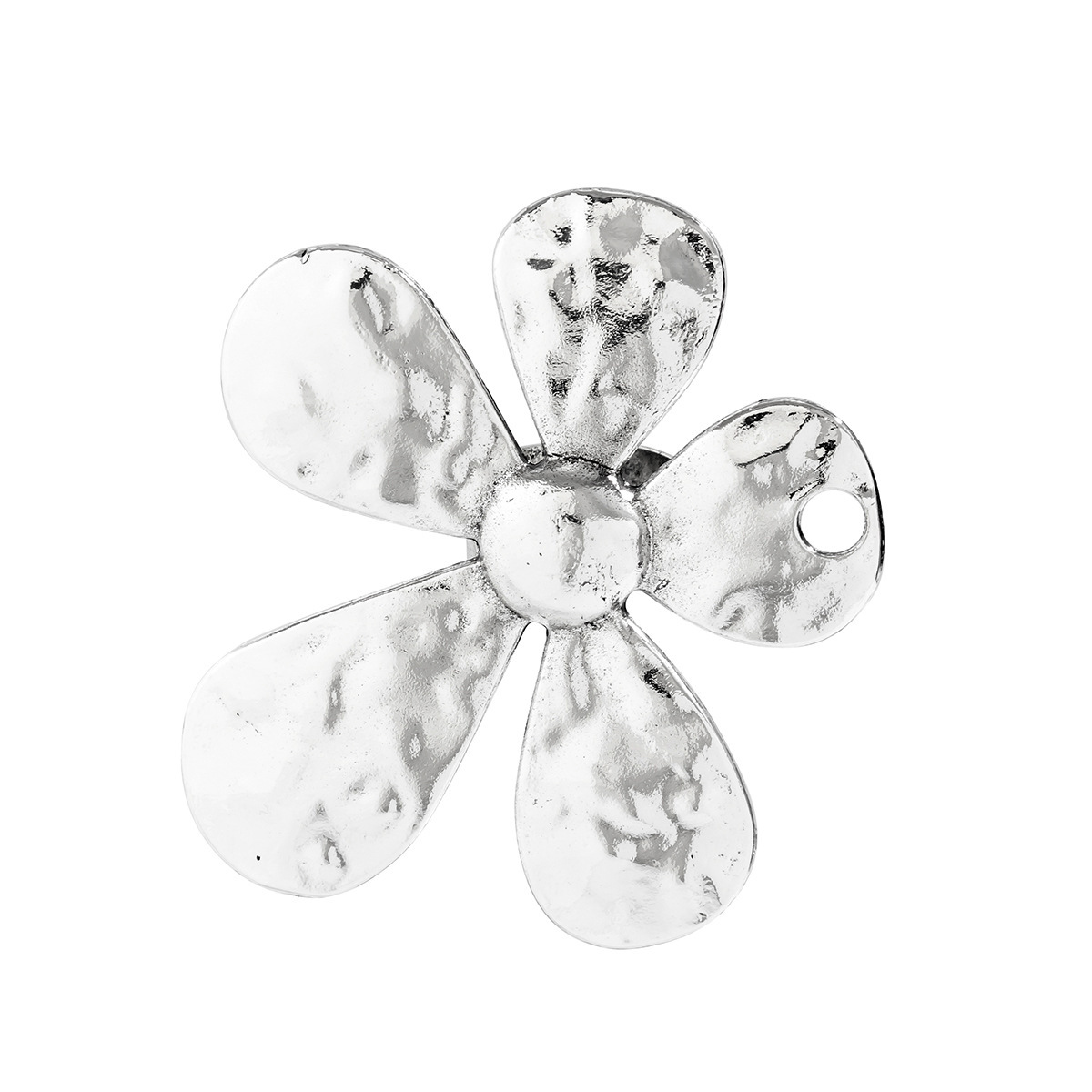 European and American cross-border niche liquid flower necklace accessory exaggerated metal style large five-leaf flower necklace accessory Application Scenario