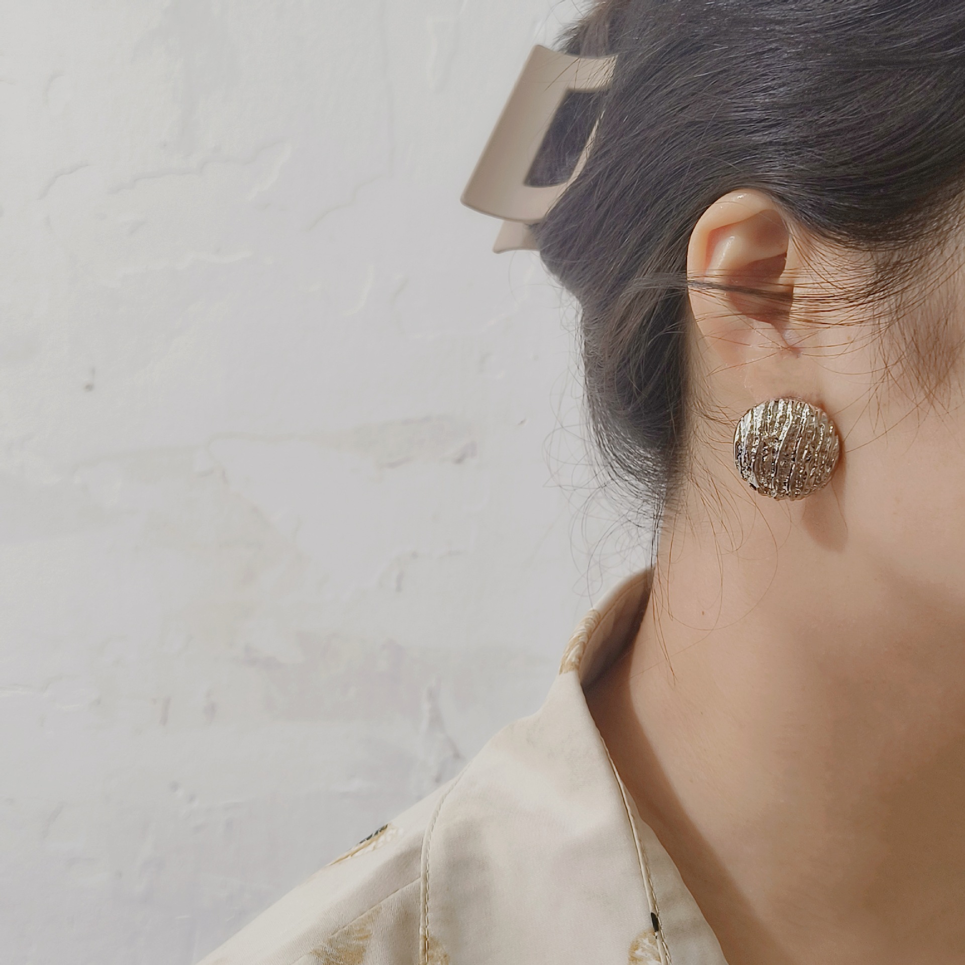 European and American ins trendy earrings, with a niche design sense, light ear buckles, a cool and elegant style, and individual and high-end ear studs Specification drawing