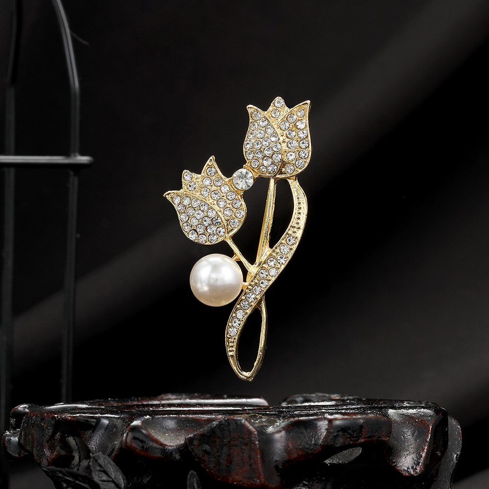 Cross-border European and American diamond-encrusted, elegant tulip pearl brooch, light luxury and high-end style coat, corsage suit, brooch for women full figure