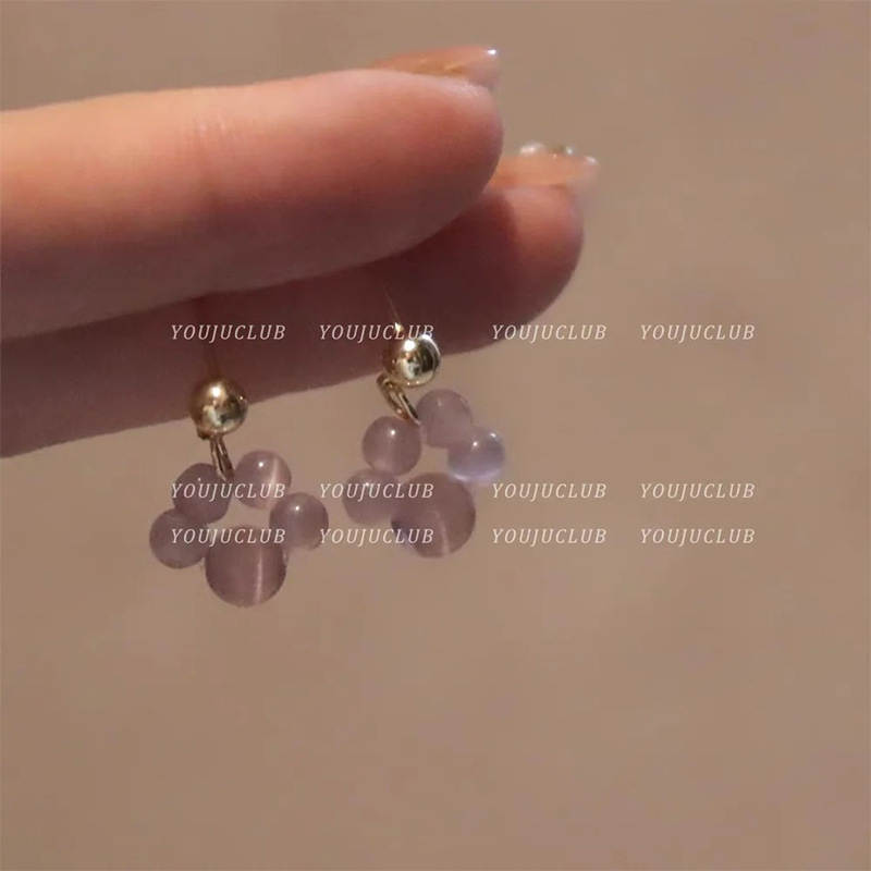French gentle pinkish-purple stud earrings, a popular female bestseller, light luxury, simple and retro style, handcrafted cat paw earrings, versatile earrings full figure