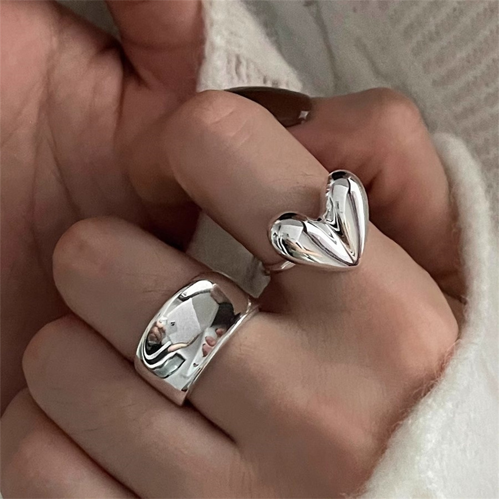 925 sterling silver smooth three-dimensional heart-shaped ring for women, high-end niche design, personality, ins cold style, non-fading ring details Picture