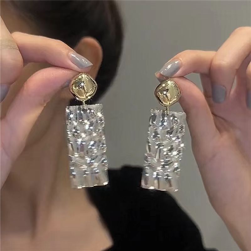 New metallic style, color-blocking geometric long stud earrings, women's light luxury, versatile, elegant and high-end earrings, internet-famous earrings Specification drawing