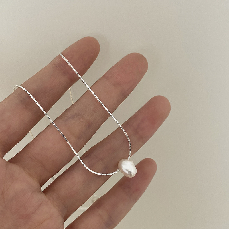 Cold and minimalist pearl necklace for women, a new 2023 light luxury and niche style neckchain and collarbone chain details Picture