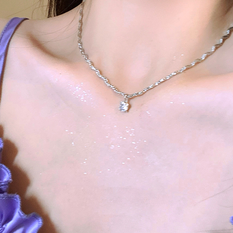 A mermaid's tear! Light luxury sparkling diamond pendant necklace, a niche design for women's summer, a popular collarbone chain 2023 new style details Picture