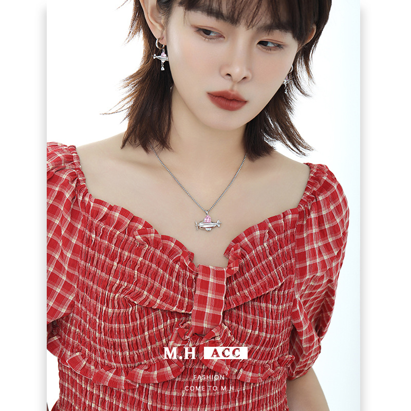 Pink zircon airplane necklace for women, original design sense, exquisite and versatile necklace, fashionable and elegant new collarbone chain details Picture