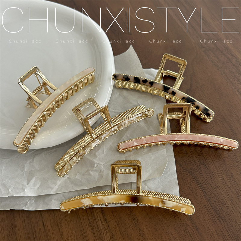 A new high-end acetate hair clip, a popular large metal grab clip, a French retro back head shark clip hair accessory for women full figure