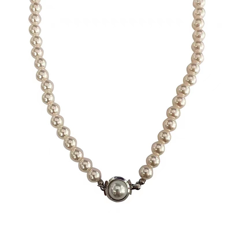 Light luxury and niche design sense pearl necklace for women, 2023 new style collarbone chain, popular retro neckchain accessory Item Picture