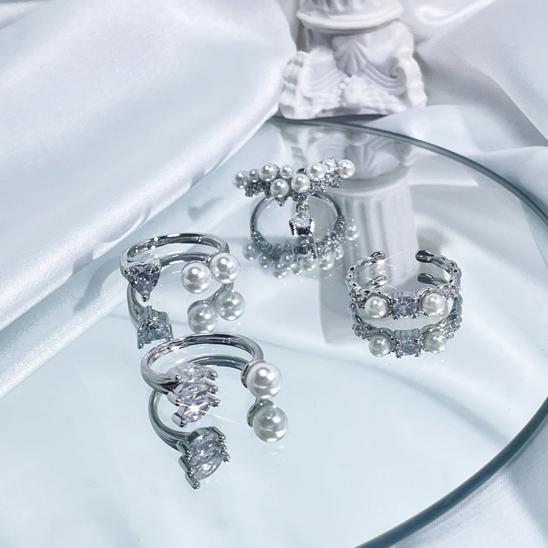 French light luxury pearl-inlaid open ring, a high-end, sweet and cool, exquisite autumn and winter accessory, fashionable and versatile ring full figure