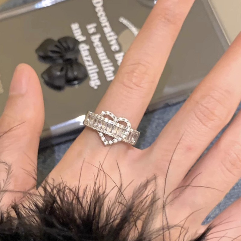 Sweet and cool style heart-shaped zircon open ring, a niche design for women, a light luxury niche design, an ins fashion and personality ring Application Scenario