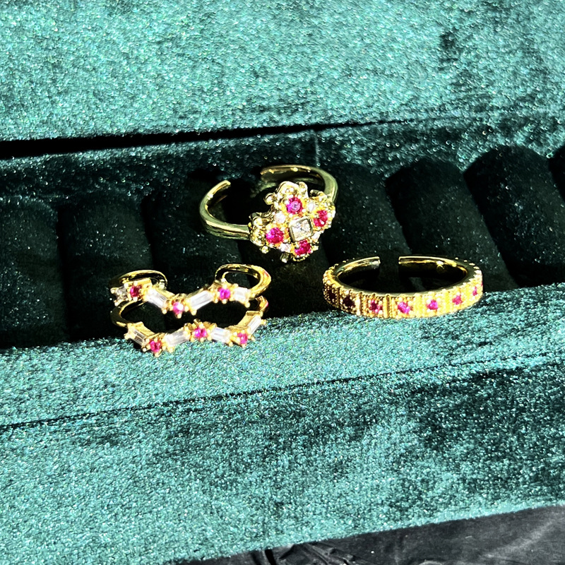 New Chinese-style unique rose red diamond elegant light luxury versatile ring, women's niche design sense fashionable row diamond simple ring details Picture