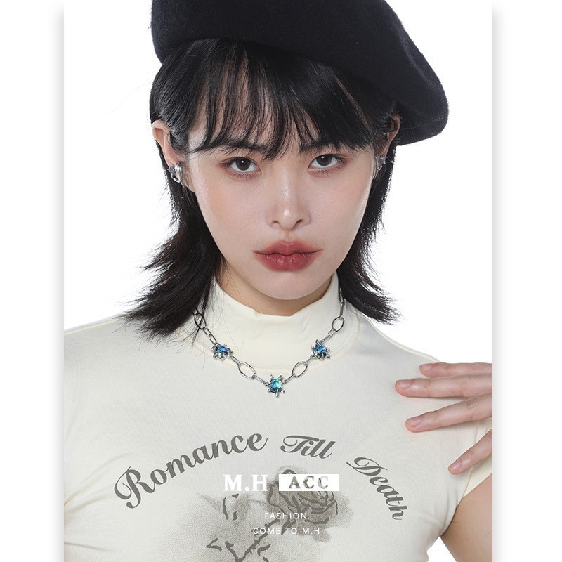Original blue gemstone necklace for women, simple and niche design, high-end sense, collarbone chain, unique personality, cold style necklace full figure