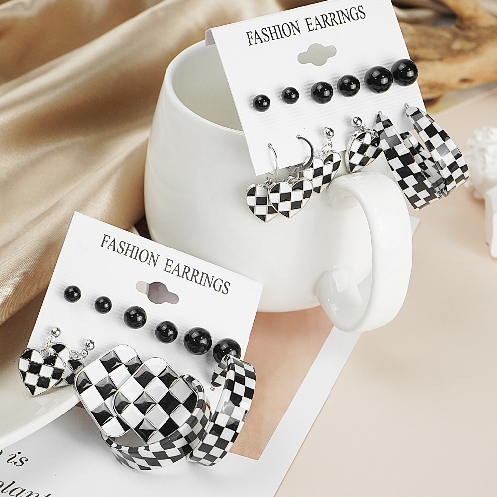 Niche design sense oil drip diamond-encrusted checkered card earrings, retro earrings, elegant and high-end, versatile earrings wholesale Application Scenario