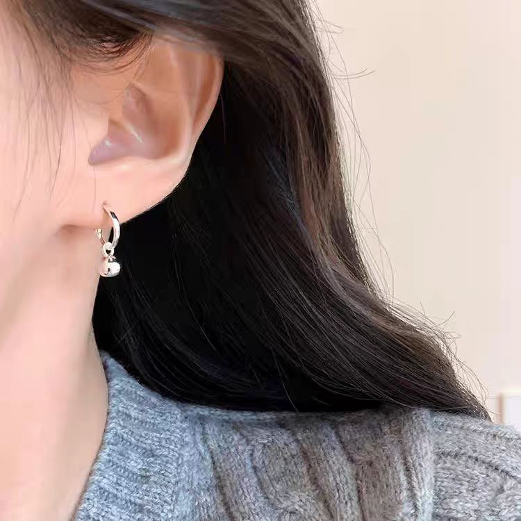 Little Silver Bean ~ins style, simple and high-end, all-silver niche earrings, solid little beans, versatile stud earrings for women Application Scenario