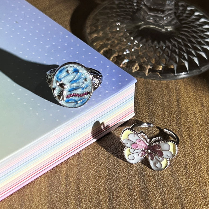 Galaxy Starry Sky Designer's oil painting style enamel ring, women's butterfly color block, cold and fashionable index finger ring for girls Application Scenario