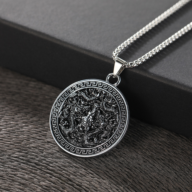 Wholesale of 2024 AliExpress men's hip-hop necklaces with European and American style, Korean-style Instagram street dance pendants, and student pendants Application Scenario