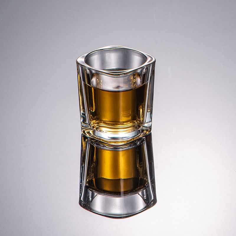 White spirit cups, household set, glass cups, small Western-style wine cups, cups, small wine dispensers, 2 liang bullet cups, 1 mouth cup Specification drawing