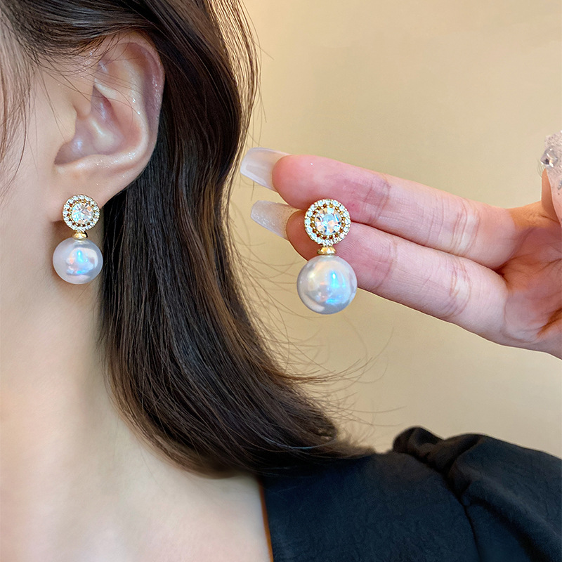 S925 Silver needle French Chanel-style pearl earrings exude a sense of sophistication for women. Exquisite zircon stud earrings are versatile and popular earrings details Picture
