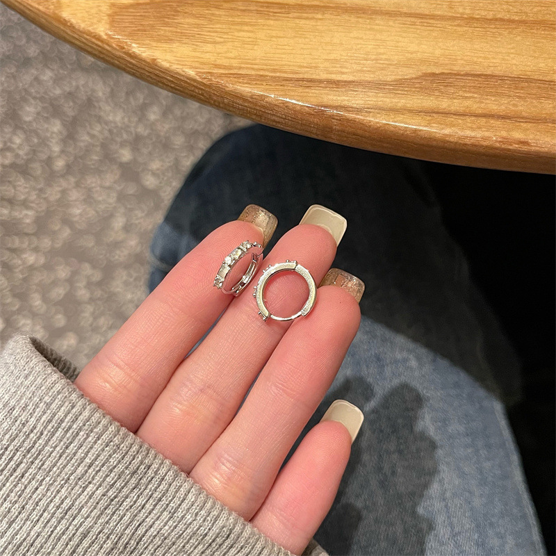 2025 High-end and elegant zircon ear rims and earrings, women's twisted teardrop square trendy and niche design, ear studs and ear buckles full figure