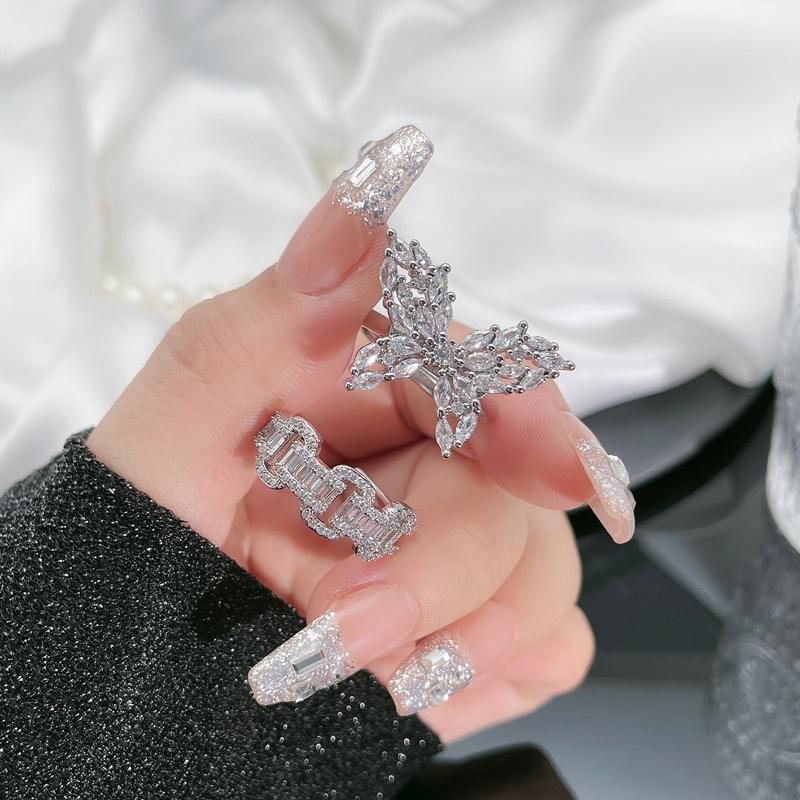 This exquisite, fully diamond-encrusted, popular butterfly opening ring for women exudes a sweet, cool, light luxury and high-end vibe. The layered ring is extremely ethereal and versatile full figure