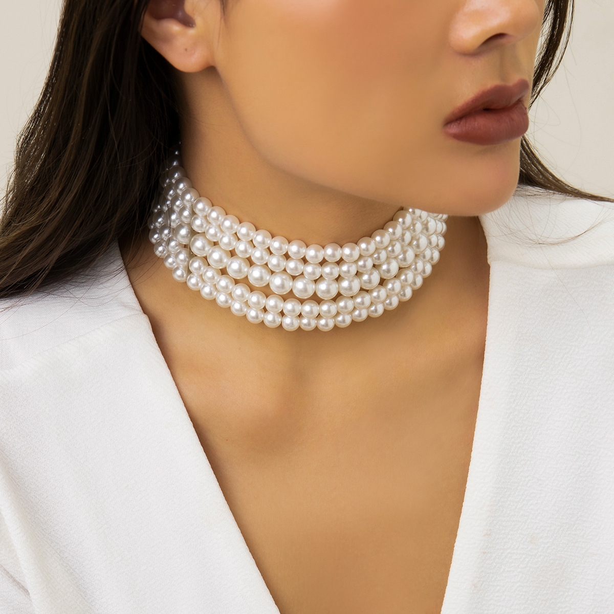 European and American fashion accessories street style popular and mass-market necklaces, handcrafted multi-layer pearl necklaces, women's choker full figure