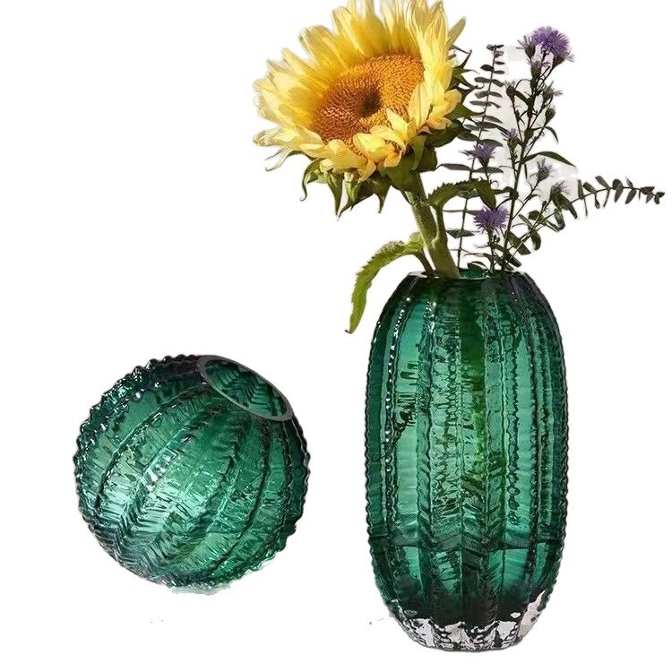 Light luxury, creative, niche and high-end style vase, glass cactus, water-grown fresh flowers, living room table flower arrangement art piece Item Picture