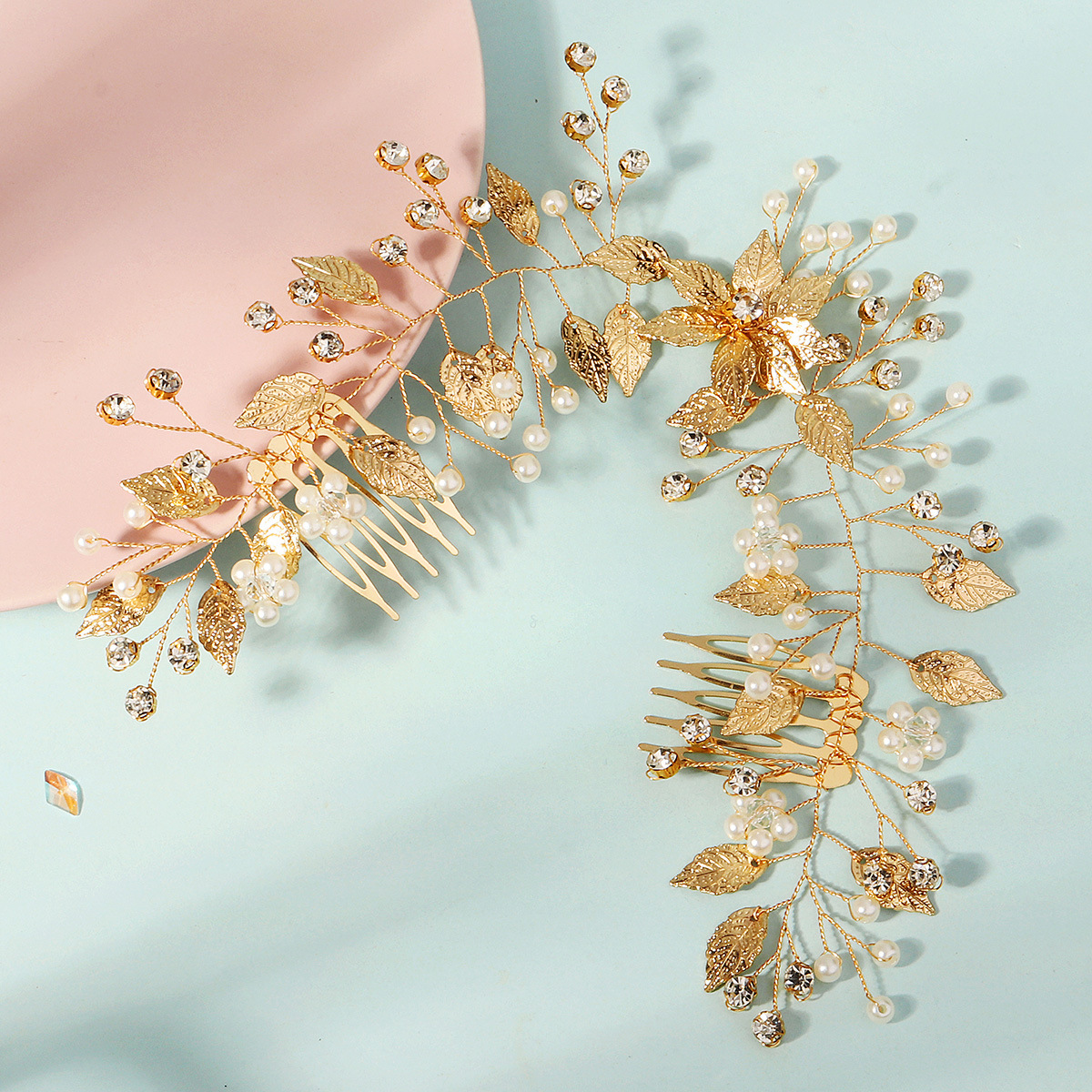 European and American bride accessories, rhinestone alloy leaf pair combs, wedding curls, headwear, hand-beaded golden pearl hair combs details Picture