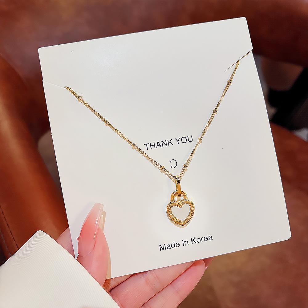 Korean version personalized design black and white double-sided heart necklace, fairy ins light luxury pendant, internet-famous high-end collarbone chain Specification drawing