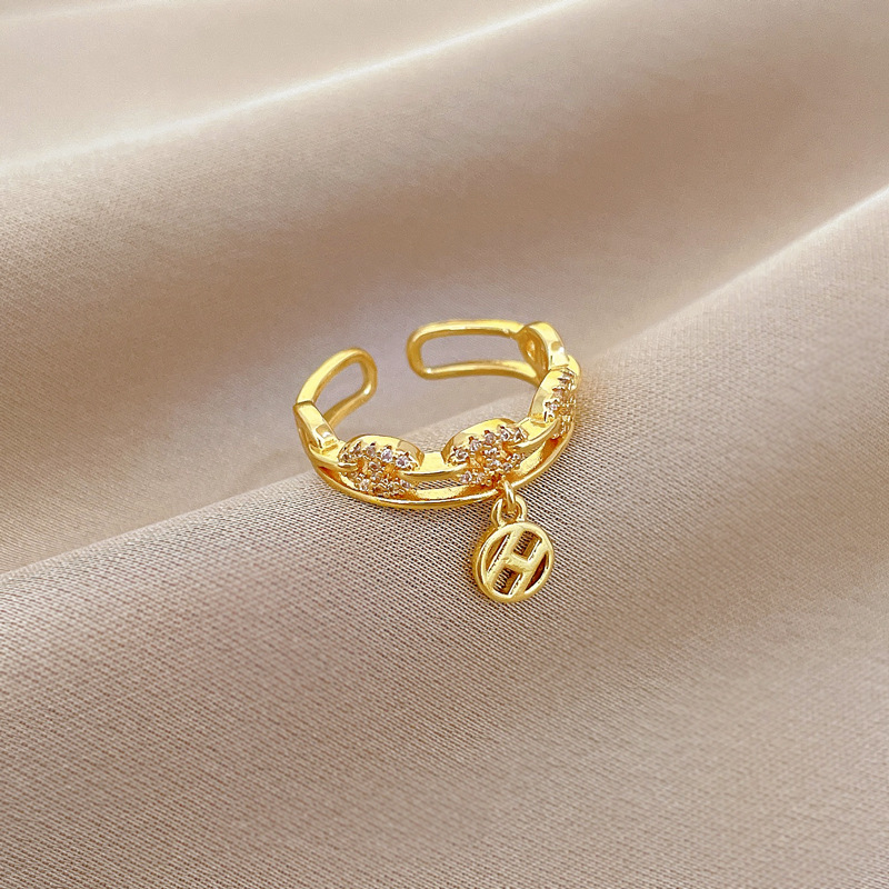 【 Real Gold 】 Korean version super Flash Zircon pig nose coin ring with adjustable opening, simple Japanese-style wrist ring Application Scenario