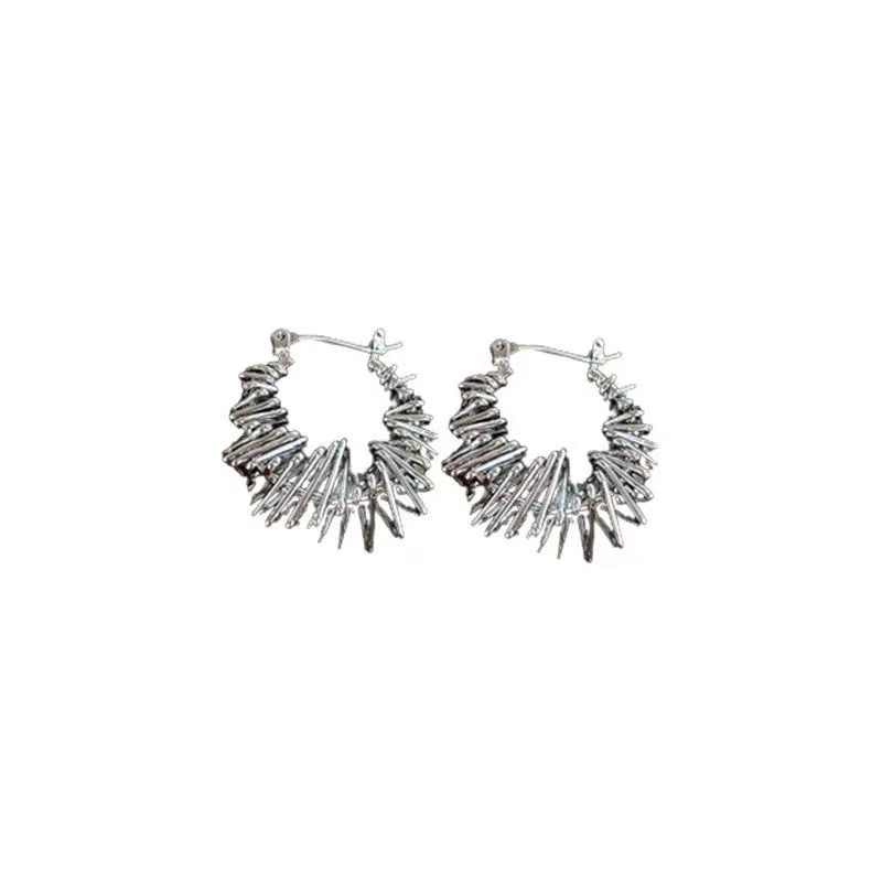 Unique and distinctive, intricately wound hollowed-out circle ear buckles, simple and fashionable, cold style, high-end feel, women's 2025 new earrings trend Item Picture