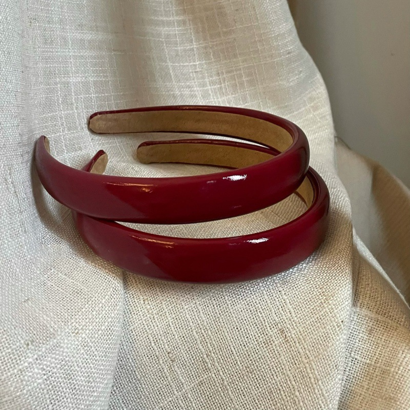 New Christmas headband with a bright red leather surface, high appearance level, patent leather wine red headband, high-end style, women's hair accessory full figure