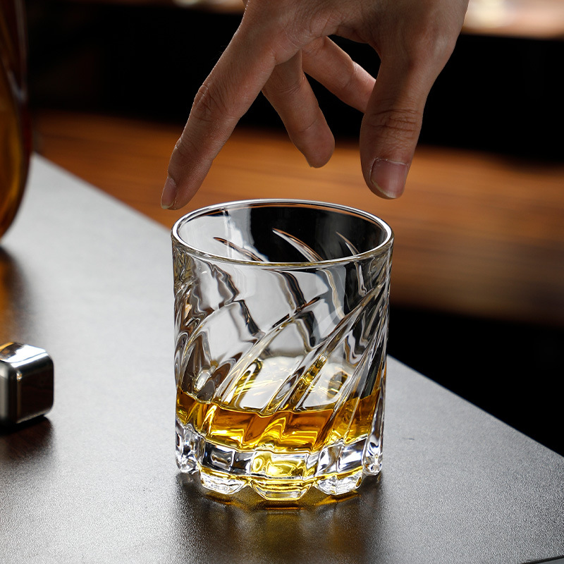 Wholesale of unbreakable whisky cups, embossed glass cups, rotating cups, spirits cups, and creative rotating foreign wine cups full figure