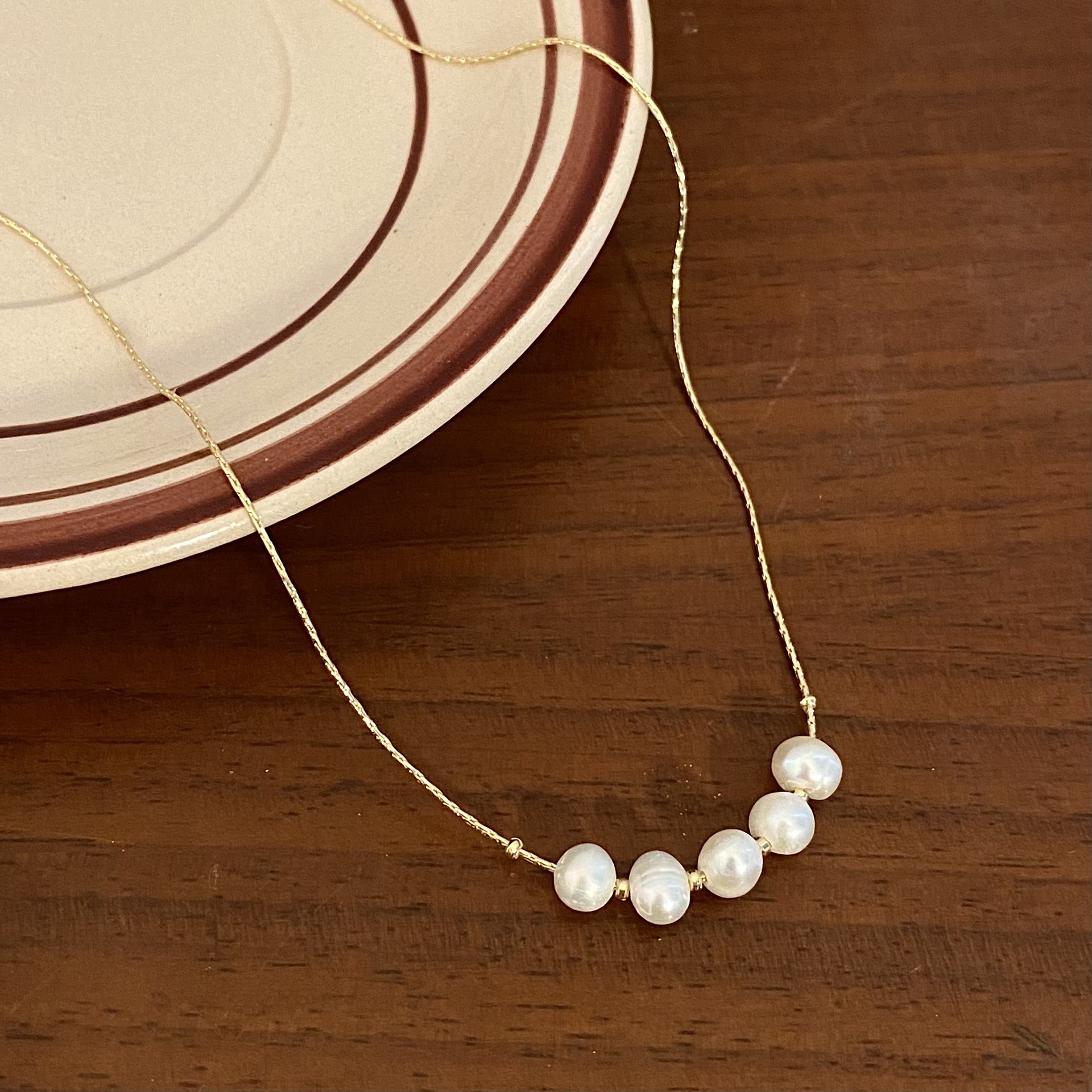 Pearl pendant necklace, French retro style for girls, simple collarbone chain, fresh and elegant, versatile necklace Specification drawing