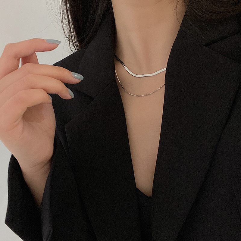 Double-layer snake bone necklace for women's summer, with a light luxury and niche design sense, versatile collarbone chain, and an Instagram hip-hop retro necklace accessory Application Scenario