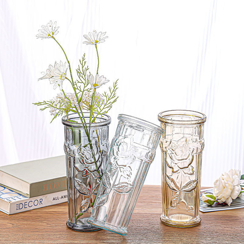 A light luxury Nordic minimalist glass vase with transparent water-grown flowers, lucky bamboo and lilies. A vase decoration for the living room and dining table Application Scenario