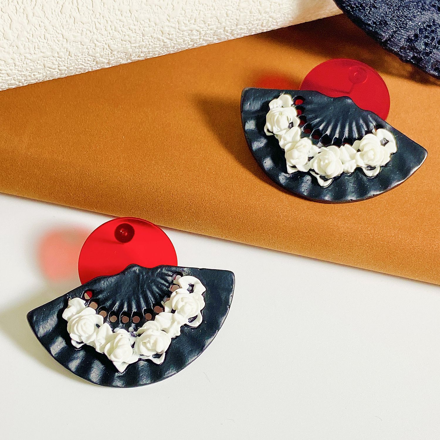 New Chinese-style three-dimensional relief fan-shaped earrings, InS-style European and American retro exaggerated folding fan stud earrings, cross-border earrings Application Scenario