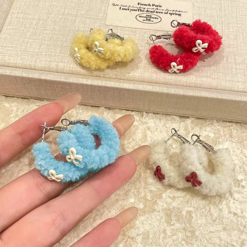 Autumn and winter plush bow ear rings for women, unique round and square face, small earrings, ear buckles, fashionable, sweet and individual earrings details Picture