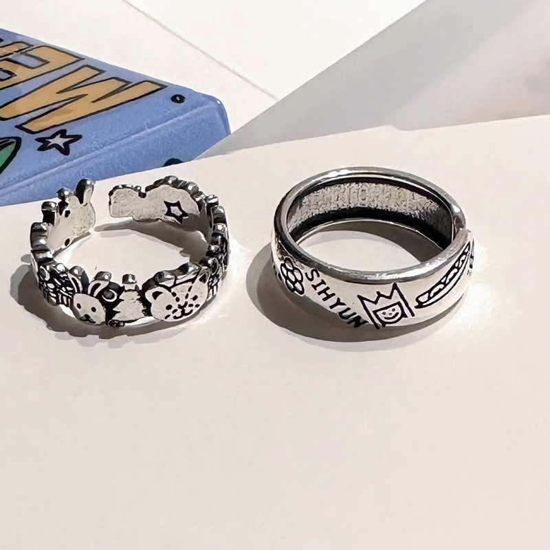 Cool graffiti letter flower ring for women, new fashionable and trendy style, retro aged index finger ring, open ring details Picture