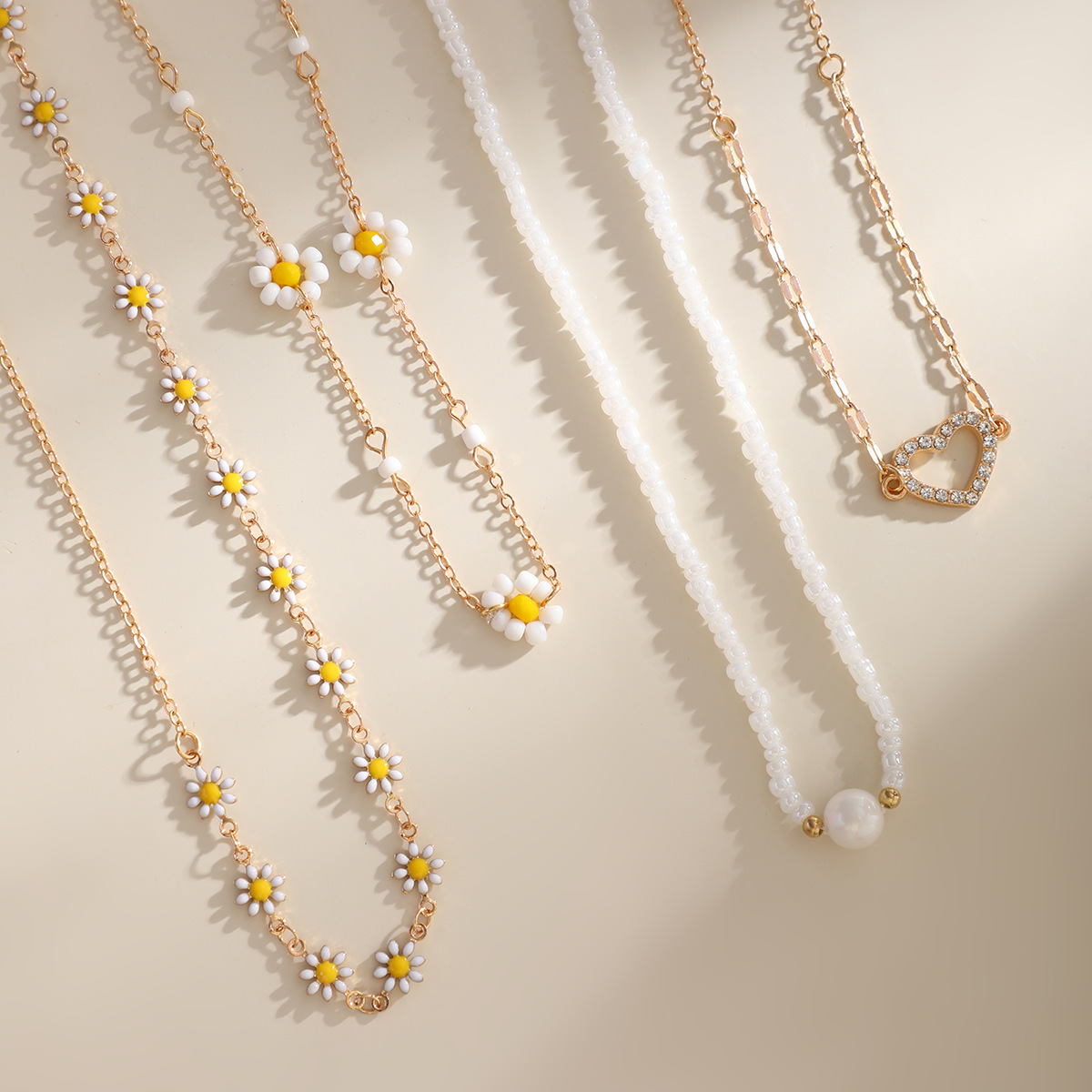 European and American cross-border jewelry sweet and spicy imitation pearl Daisy set necklace, women's niche heart-shaped full diamond collarbone necklace details Picture